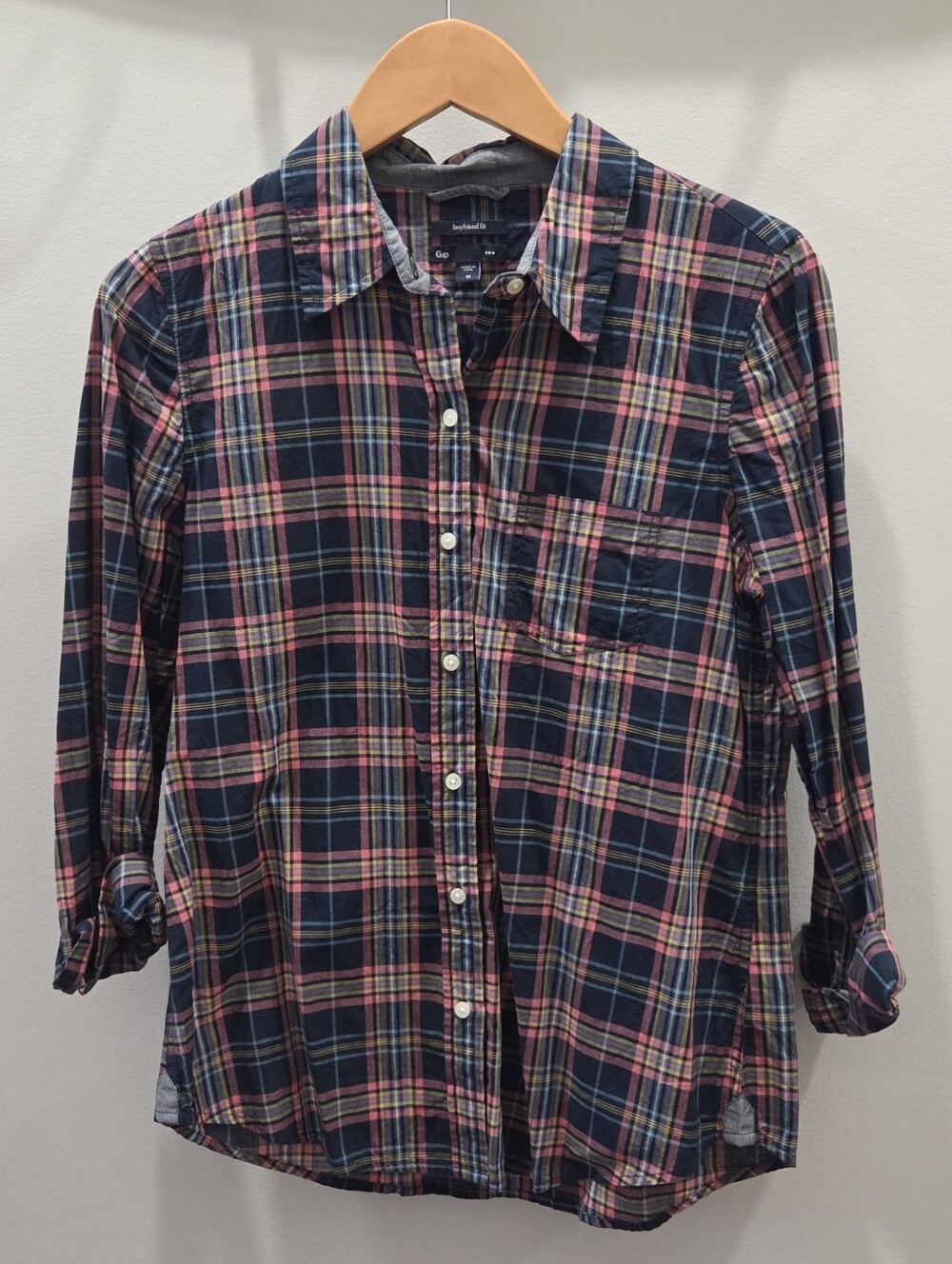 GAP Women's Boyfriend-Fit, plaid button-down in navy, pink, cream - Medium
